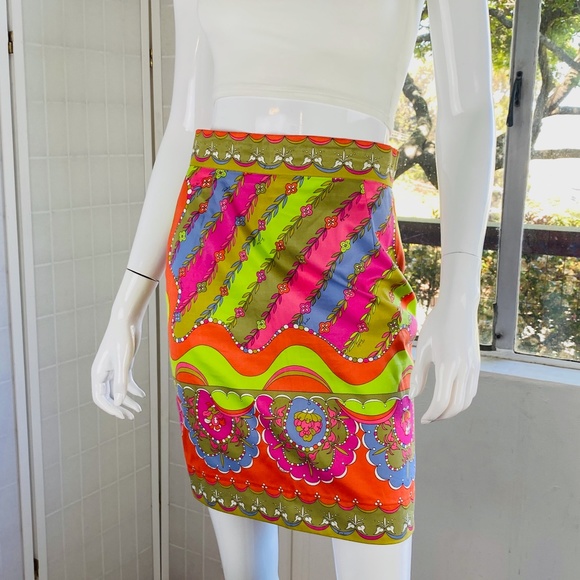 EMILIO PUCCI, Printed Multi Color Mini Skirt, 10. - Picture 4 of 6